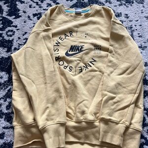 nike sweatshirt